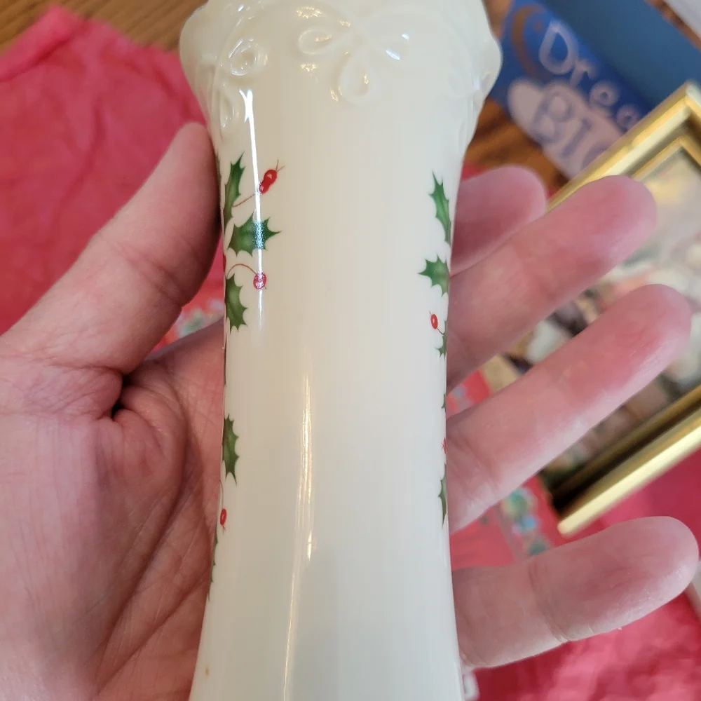 Lenox Holiday Vase ~ Dimension Collection ~ Holly ~ Christmas ~ Pretty